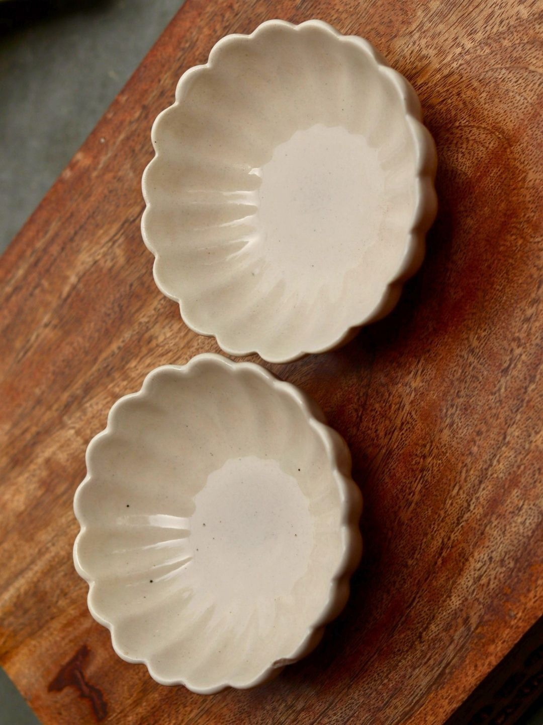 

WEAVING HOMES White 2 Pieces Textured Ceramic Serving Bowls