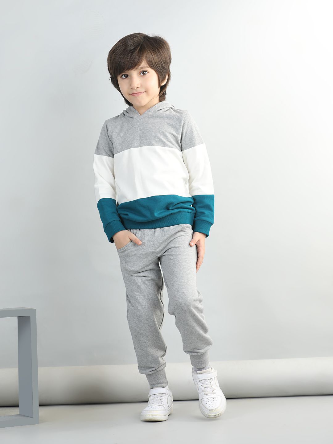 

AWW HUNNIE Boys Colourblocked Sweatshirt With Joggers, Grey