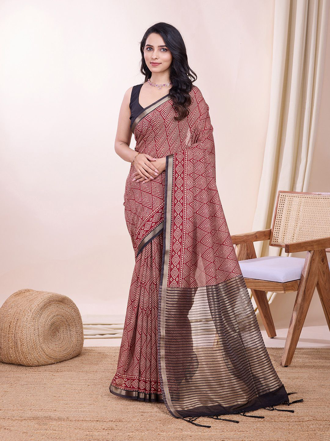 

ADITI ATTIRES Ethnic Motifs Zari Banarasi Saree, Red
