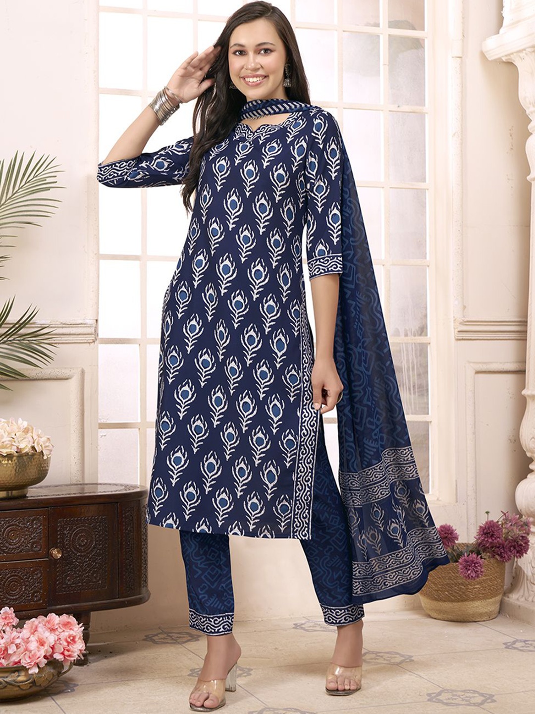 

Anouk Rustic Floral Printed Regular Sweetheart Neck Viscose Rayon Kurta with Trousers & Dupatta, Navy blue