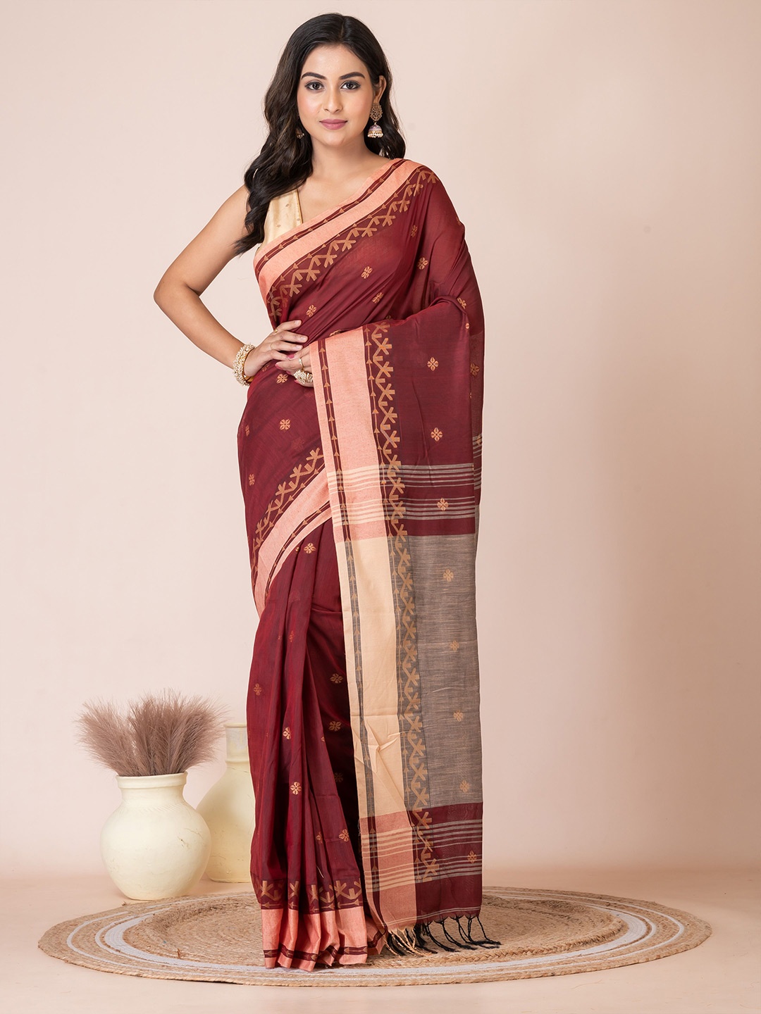 

Laa Calcutta Women Woven Design Saree, Maroon