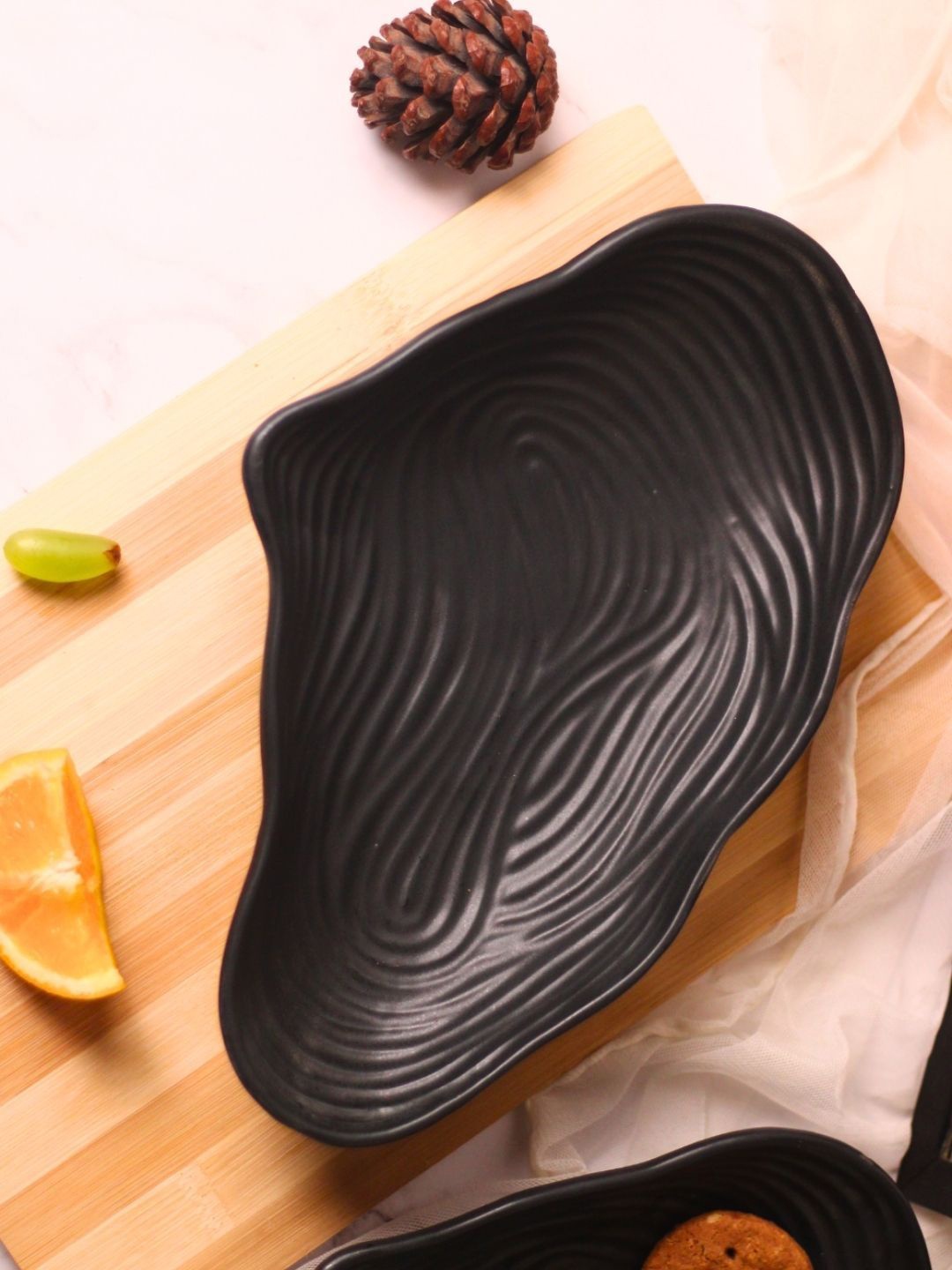 

WEAVING HOMES Black Abstract Ceramic Serving Tray 200ml