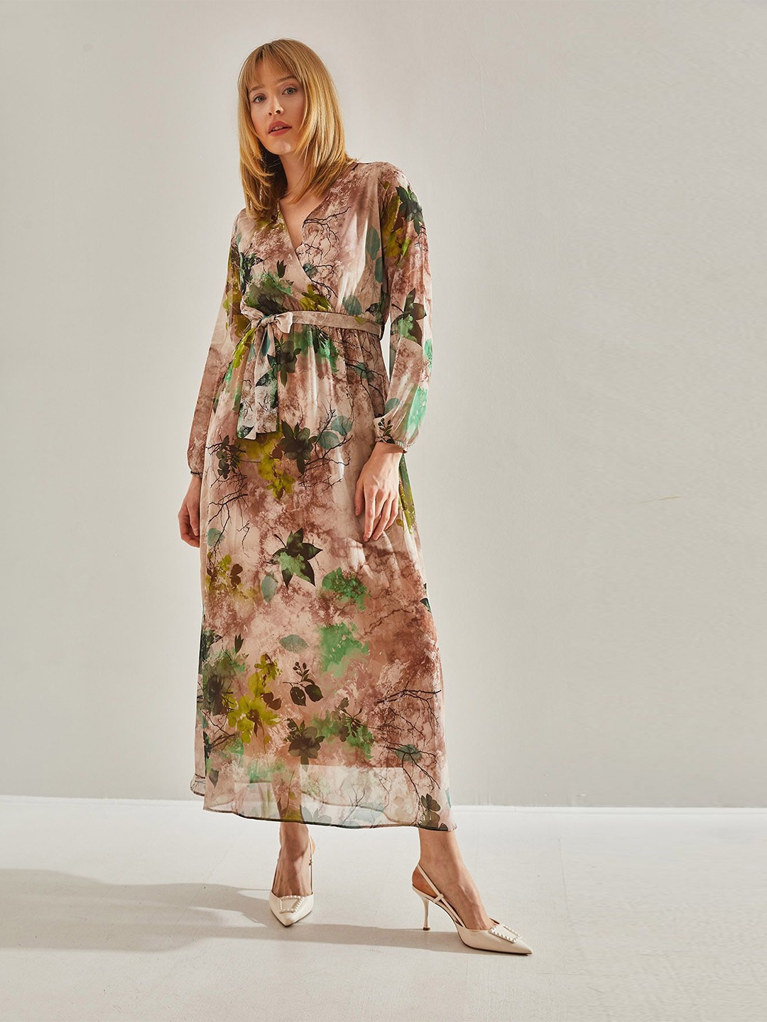 

BIANCO LUCCI Floral Print Puff Sleeve Empire Midi Dress, Na