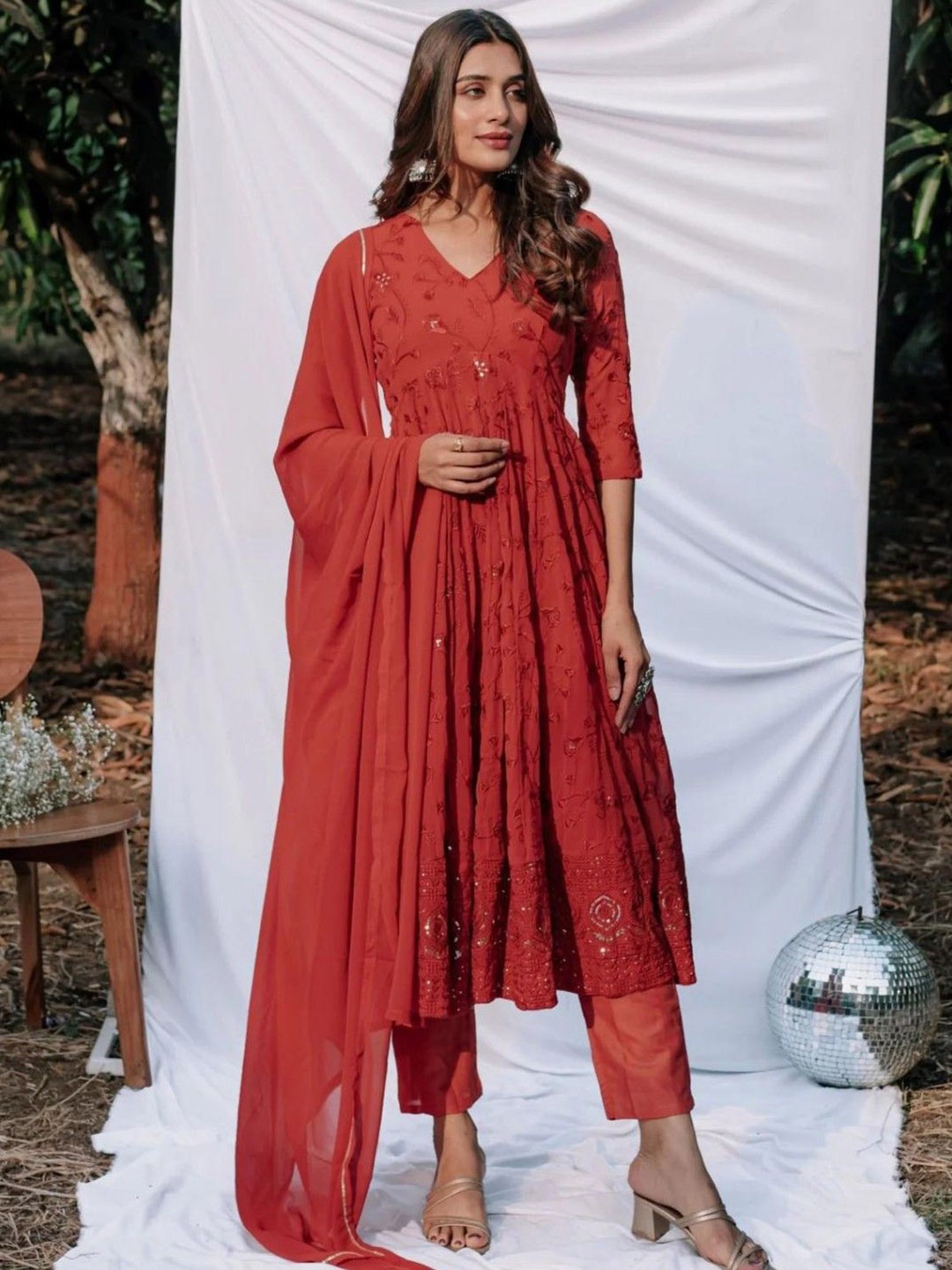 

Emaira Floral Embroidered Anarkali Thread Work Kurta with Trousers & Dupatta, Rust