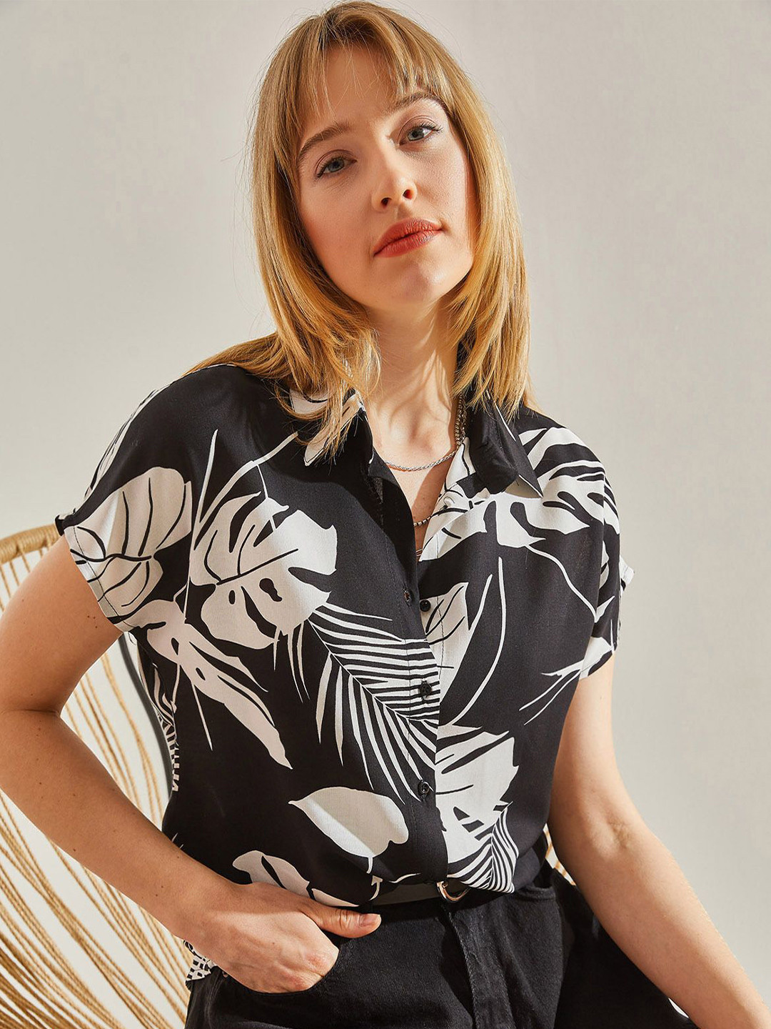 

BIANCO LUCCI Women Spread Collar Floral Printed Casual Shirt, Na