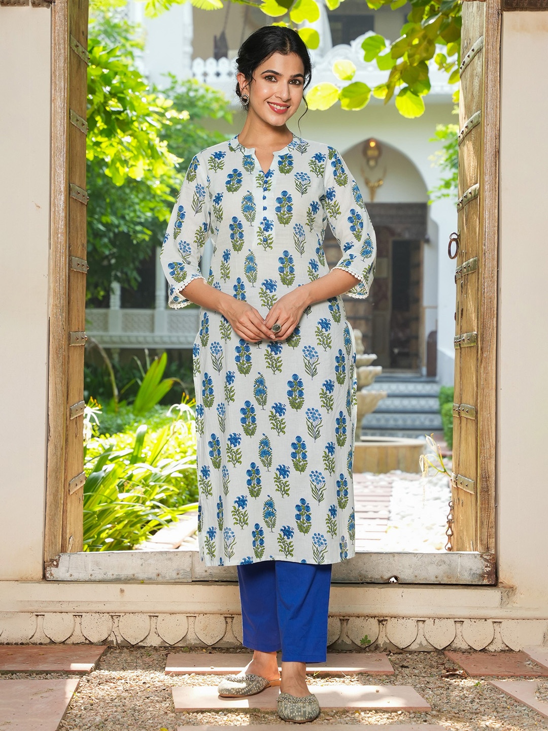 

Aramya Ethnic Motifs Printed Regular Beads and Stones Pure Cotton Kurta with Trouser, Cream