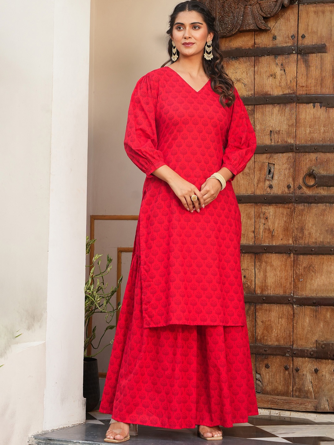 

Aramya Floral Printed Puffed Sleeves Pure Cotton Straight Kurta with Sharara, Red