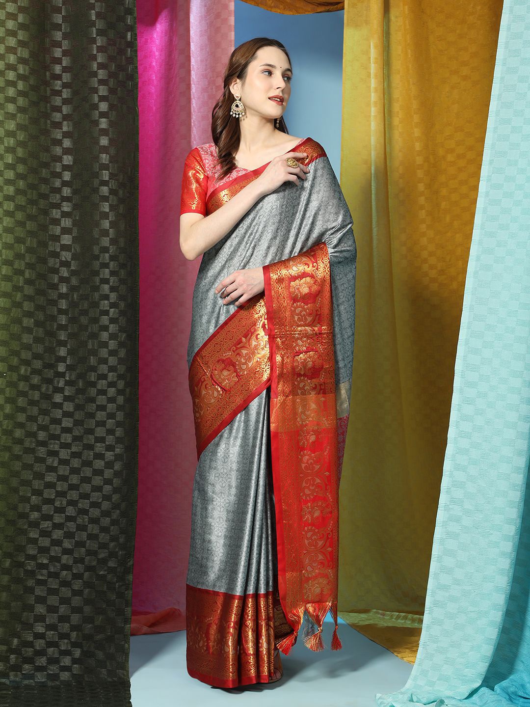 

NIWAA Woven Design Silk Cotton Banarasi Saree With Zari, Grey