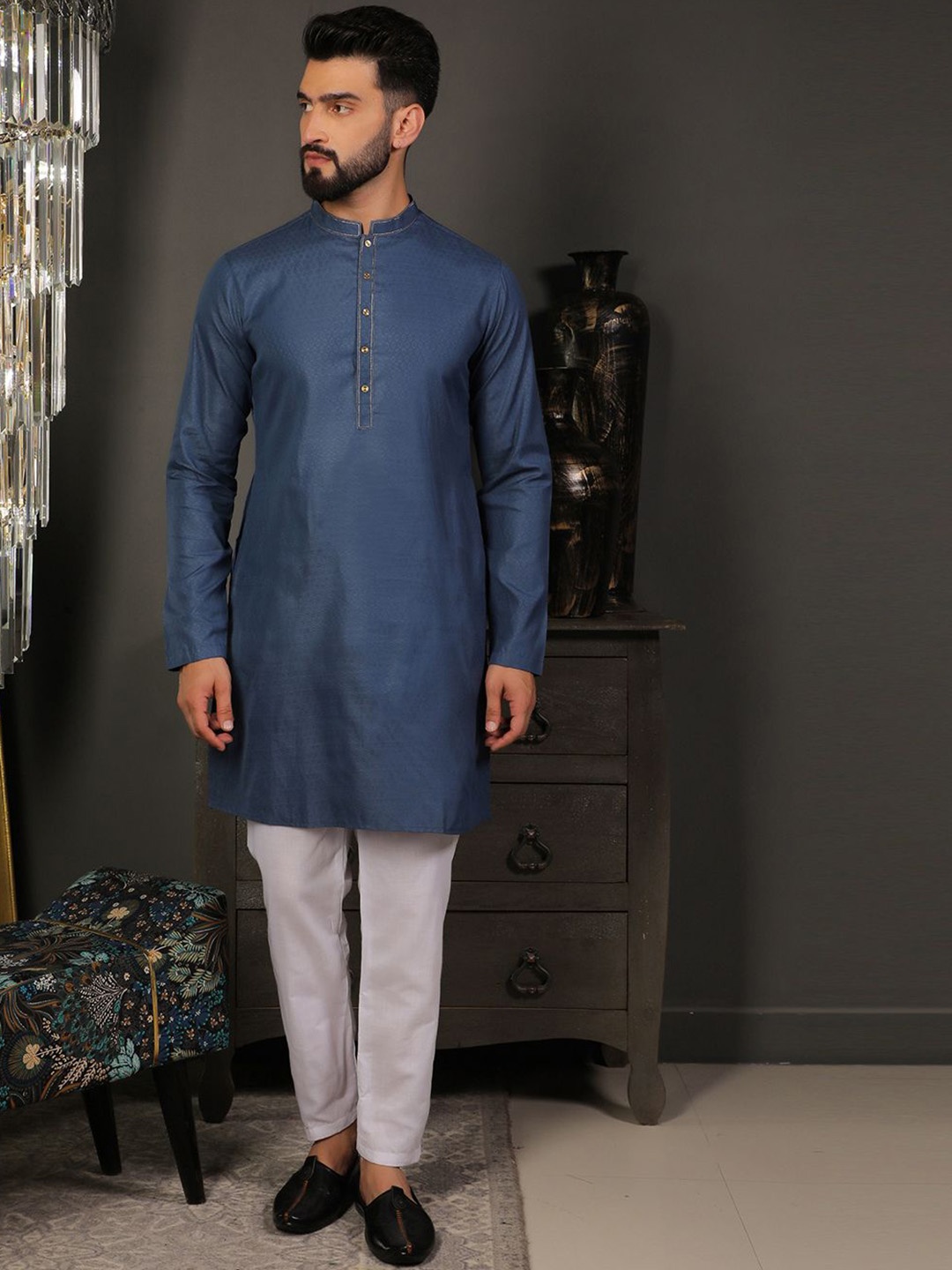 

DEYANN Geometric Woven Design Mandarin Collar Straight Kurta with Pyjamas, Blue