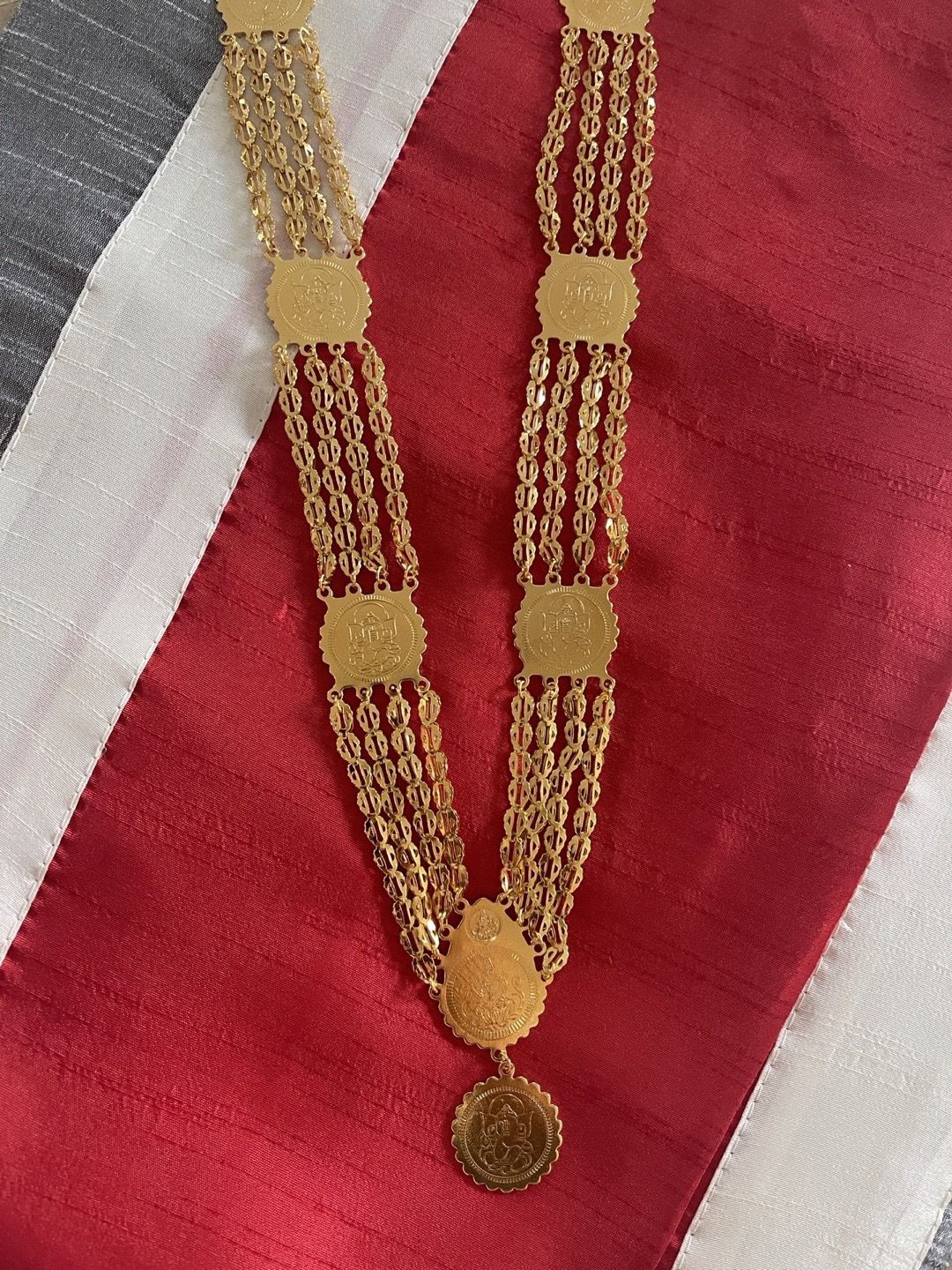 

Digital Dress Room Gold-Plated Layered Necklace