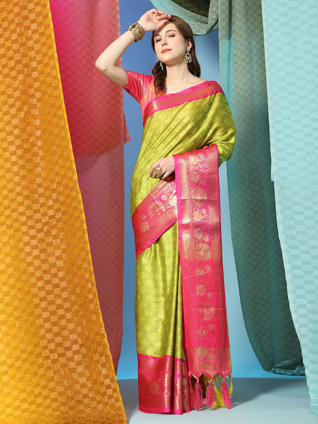 

NIWAA woven design floral Banarasi saree, Green