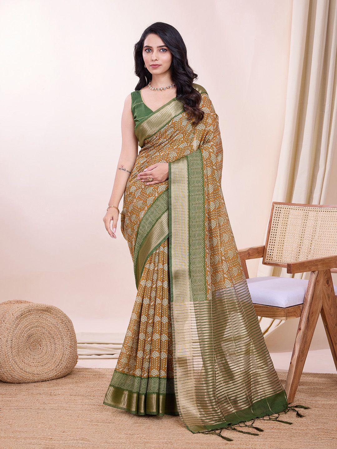 

ADITI ATTIRES Ethnic Motifs Zari Silk Blend Banarasi Saree, Brown