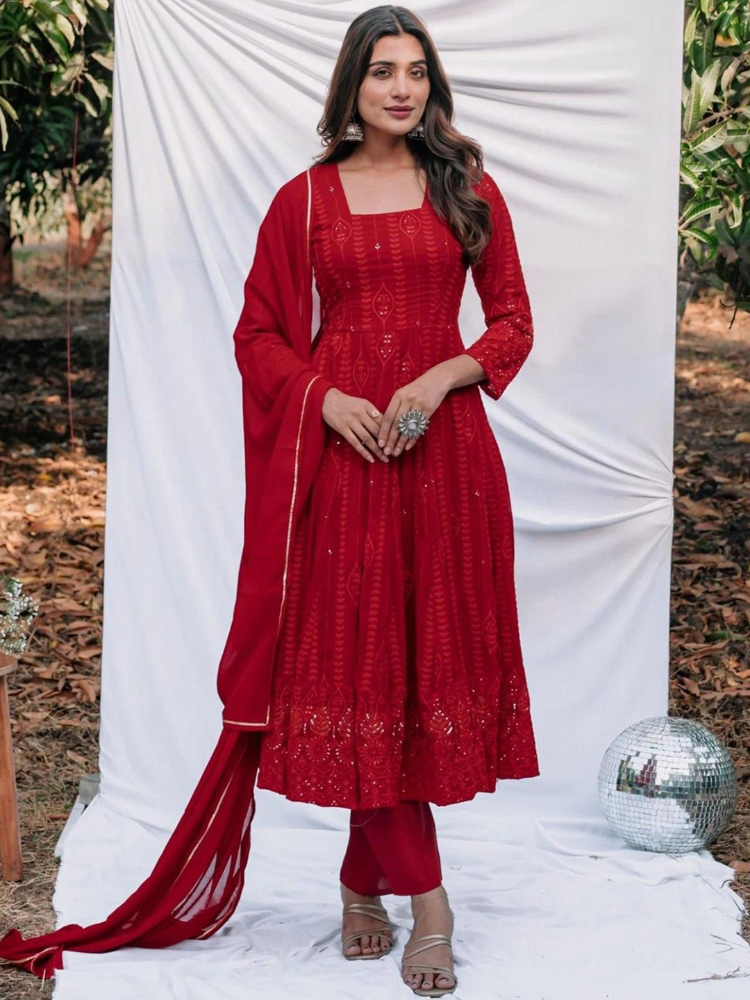 

Emaira Floral Embroidered Anarkali Sequinned Kurta with Trousers & Dupatta, Red