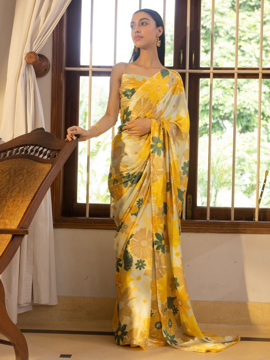 

Panzora Floral Printed Saree, Yellow