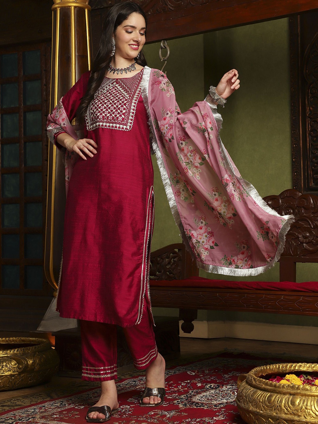 

BANDIA Floral Yoke Design Regular Gotta Patti Straight Kurta with Trousers & Dupatta, Magenta