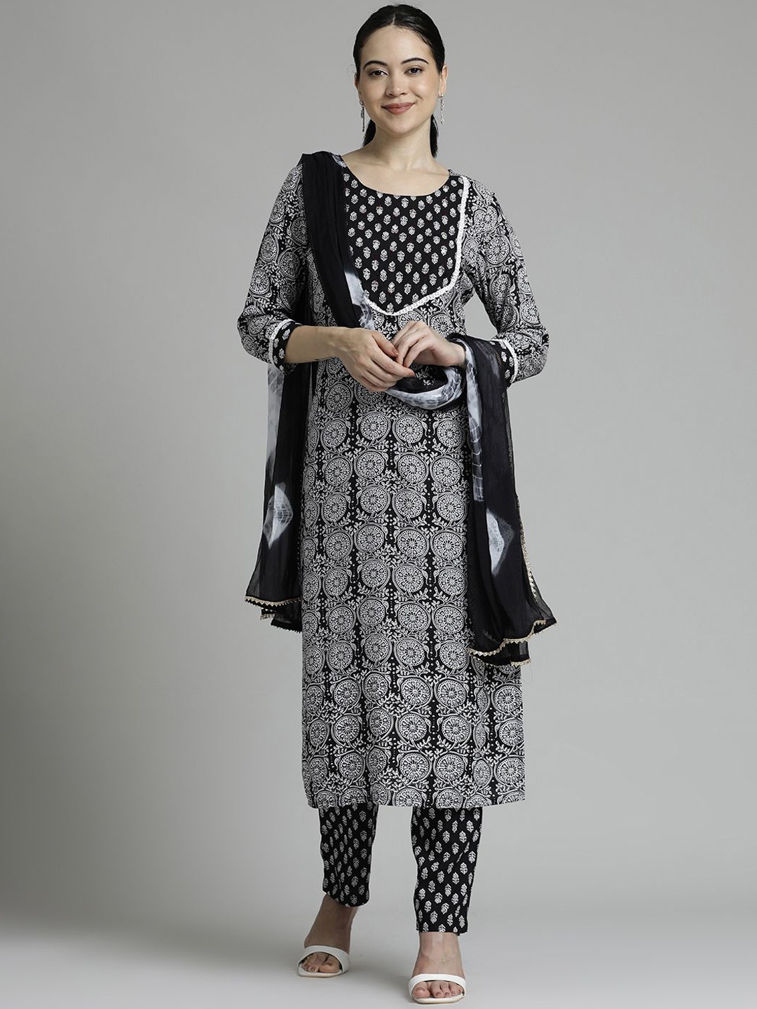 

Jaipur Kurti Ethnic Printed Kurta Set With Tie-Dye Dupatta, Black