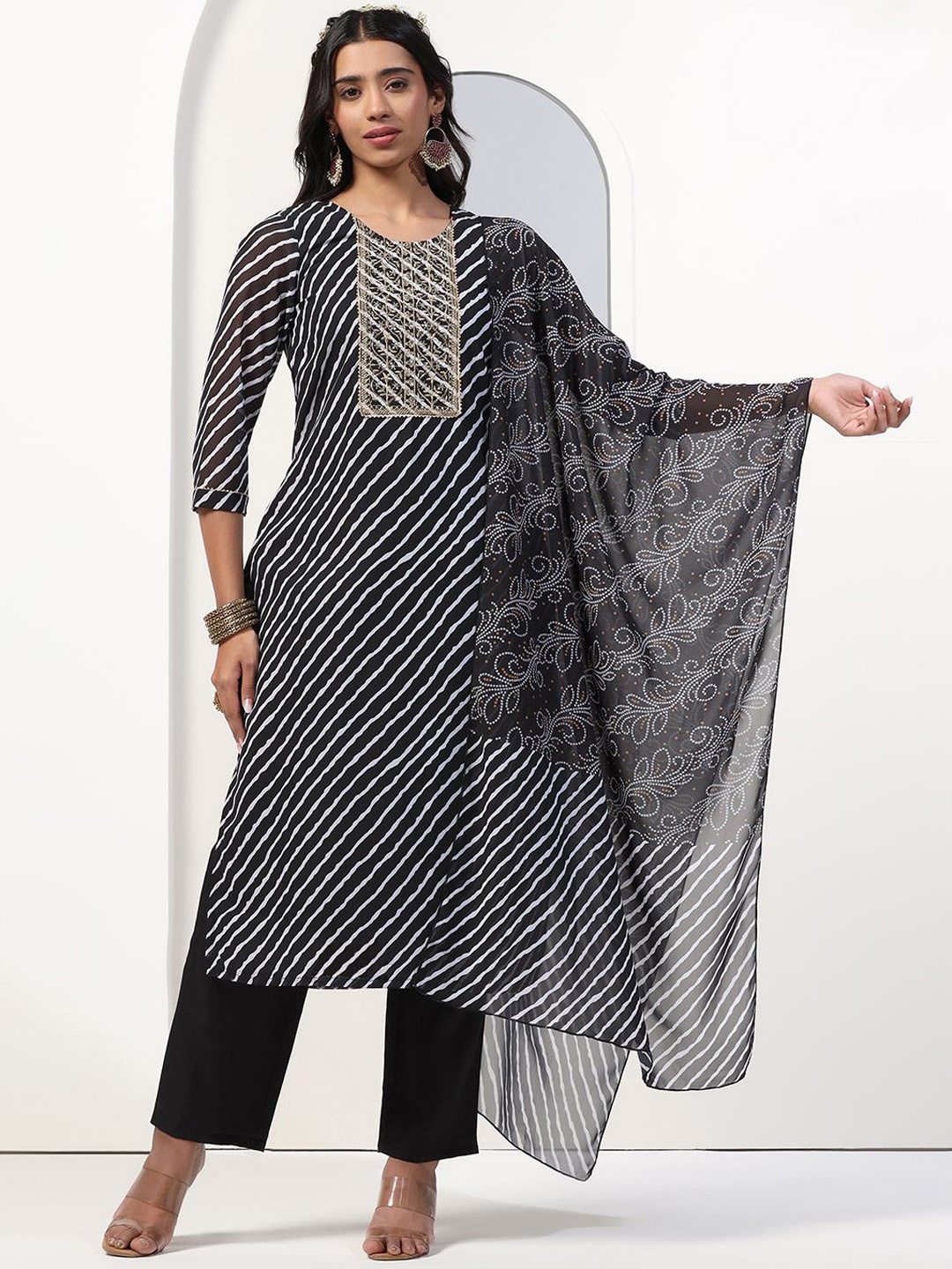 

BAESD Leheriya Printed Regular Georgette Straight Kurta with Trousers & Dupatta, Black