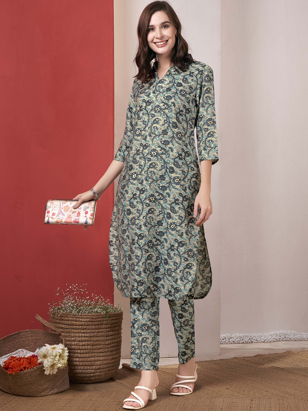 

Anouk Floral Printed Shirt Collar Kurta With Trouser, Blue