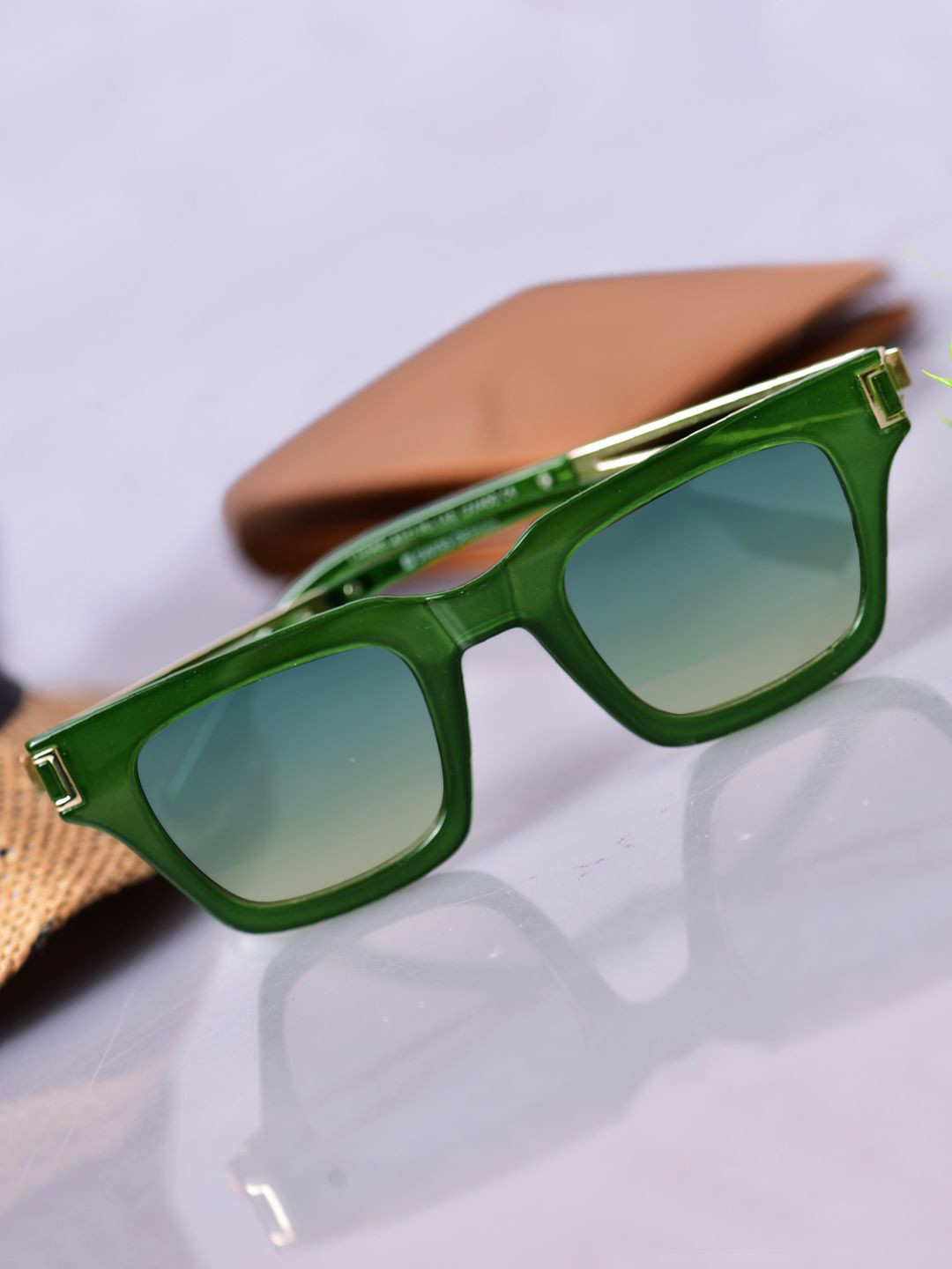 

DressBerry Unisex Browline Sunglasses with UV Protected Lens DBSG24-LH060-GR, Green