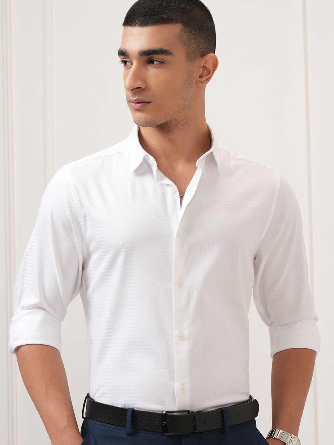 

HIGHLANDER Men Dobby Textured Solid Mui Occasion Slim Fit Shirt, White