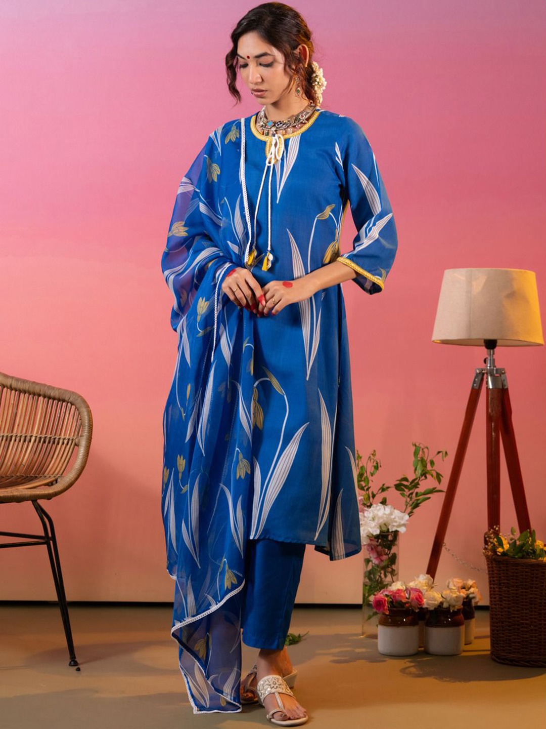 

HEEPOSH Floral Printed Tie Up Neck Pure Cotton A-Line Kurta with Trousers & Dupatta, Blue