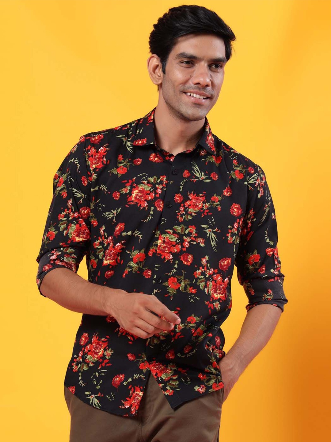 

Tistabene Men Standard Spread Collar Floral Printed Crepe Casual Shirt, Black