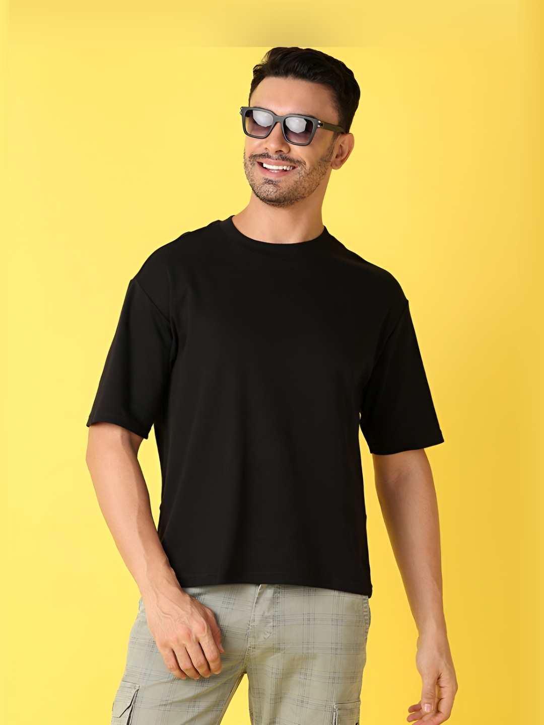 

V-Mart Men Solid Round Neck Cotton T-Shirt, Black