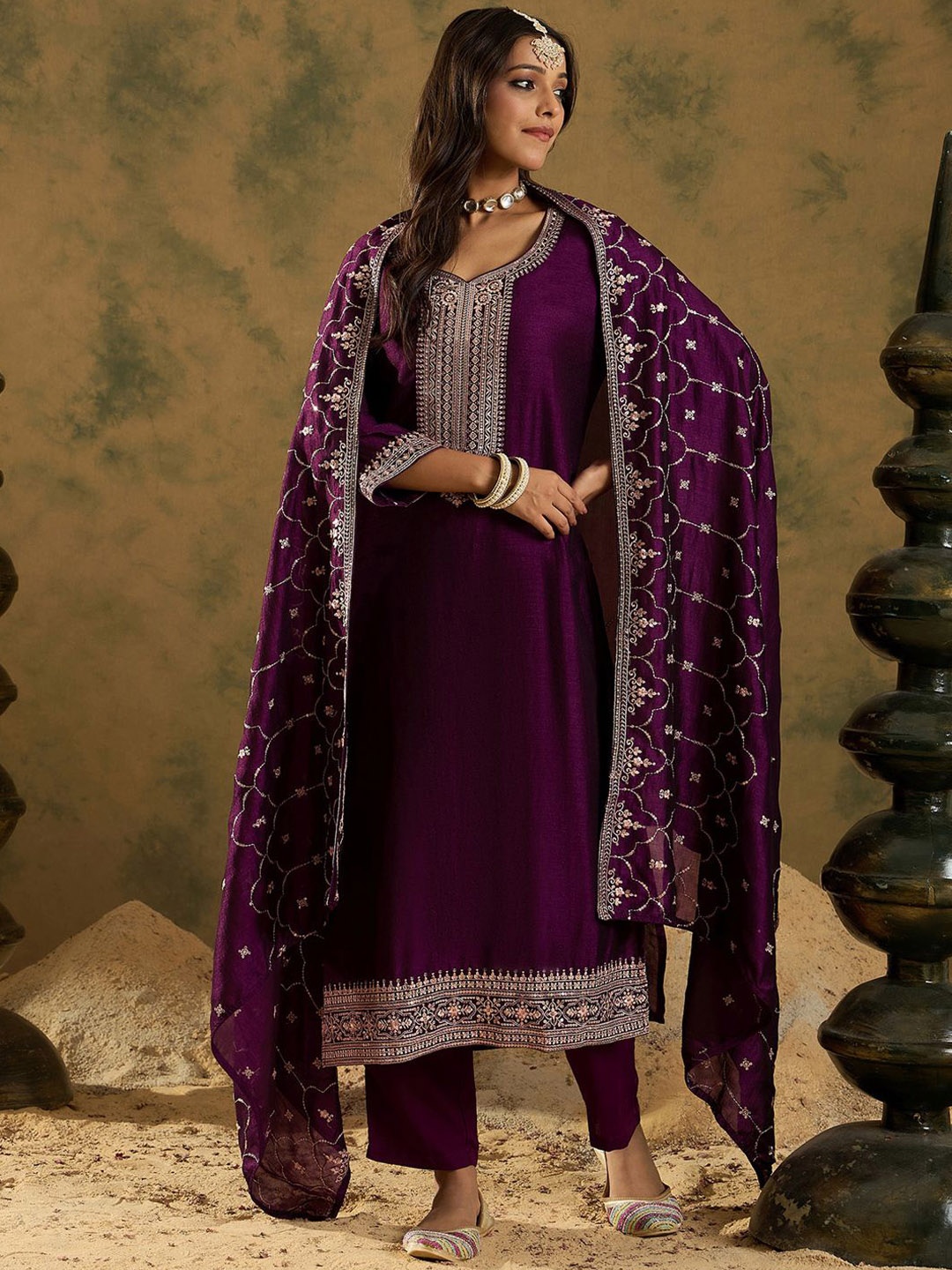 

Indo Era Ethnic Floral Embroidered Zari Detail Regular Slevees Round Neck Kurta Set, Purple
