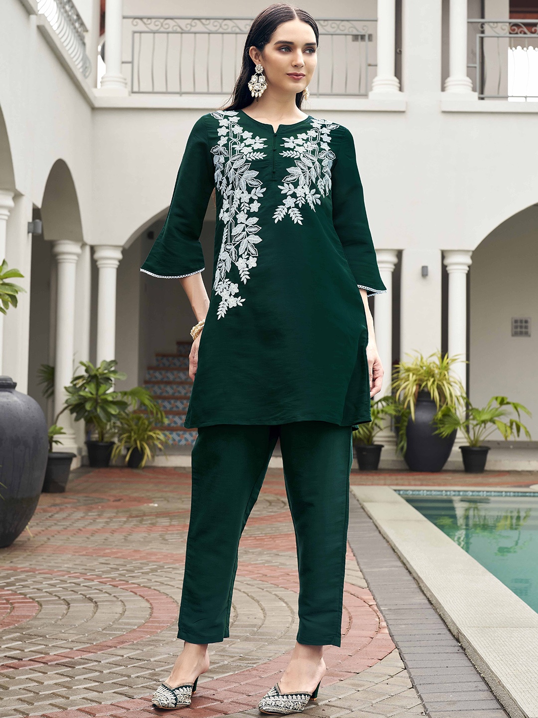 

Tikhi Imli Embroidered Round Neck Tunic With Trousers, Green