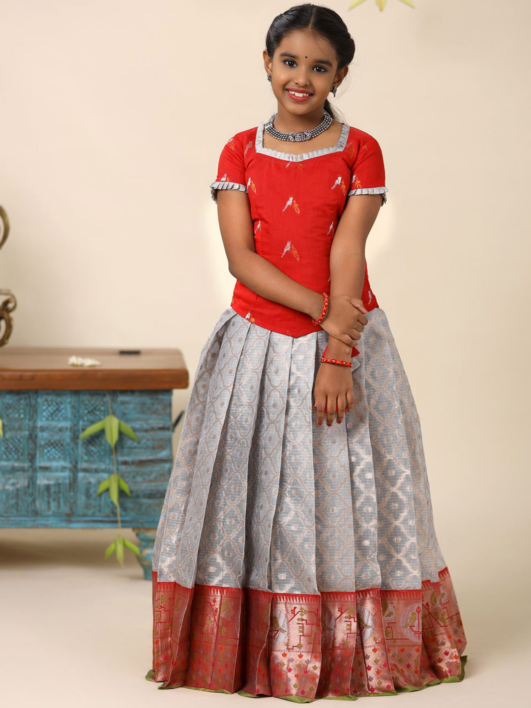 

SHIVANGI clothing Girls Lehenga Choli, Grey