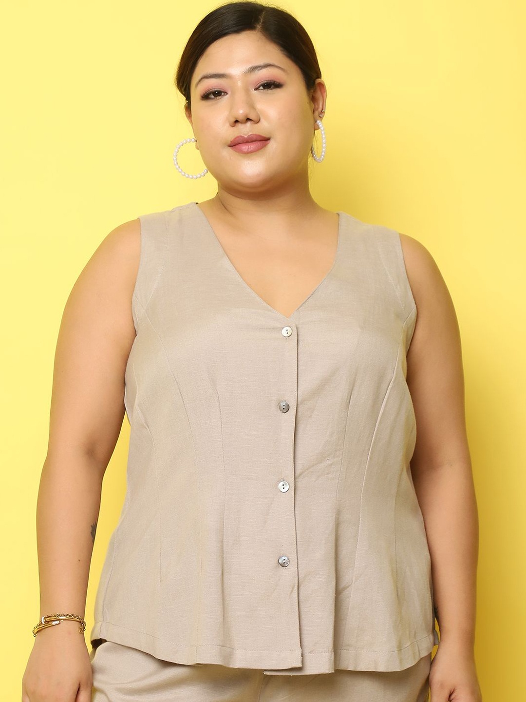 

theRebelinme Plus Size V-Neck Slim-Fit Pure Linen Waistcoat, Beige