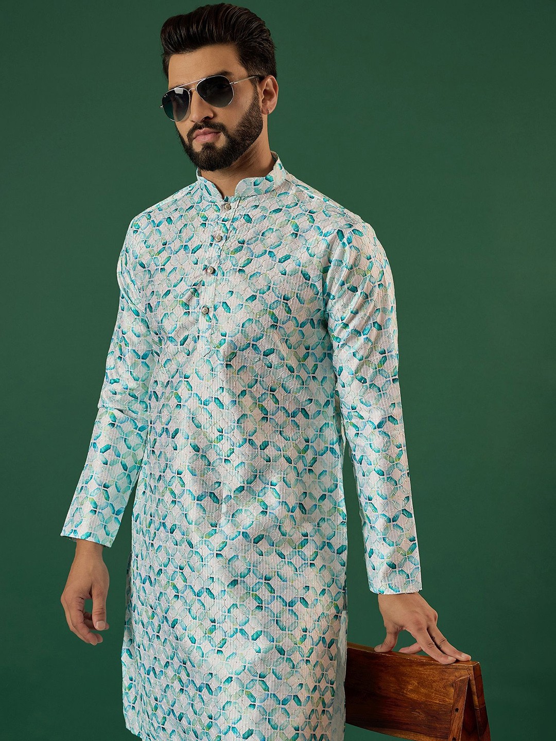 

Anouk White Geometric Printed & Embroidered Sequinned Mandarin Collar Straight Kurta