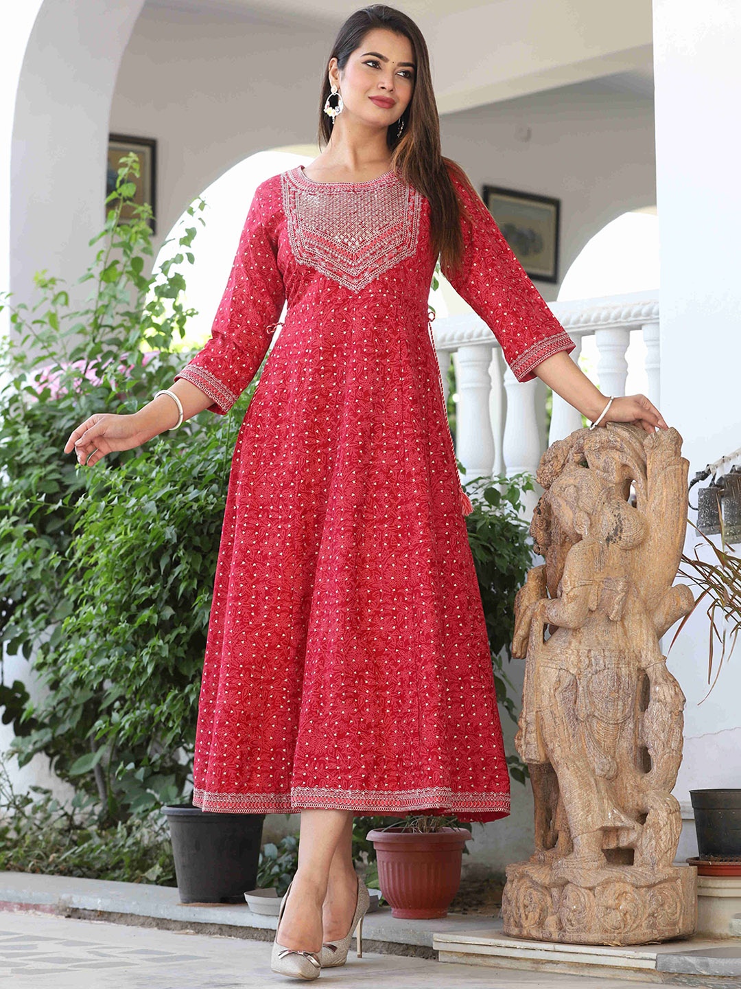 

QBO FASHION Women Floral Printed Gotta Patti Anarkali Kurta, Maroon
