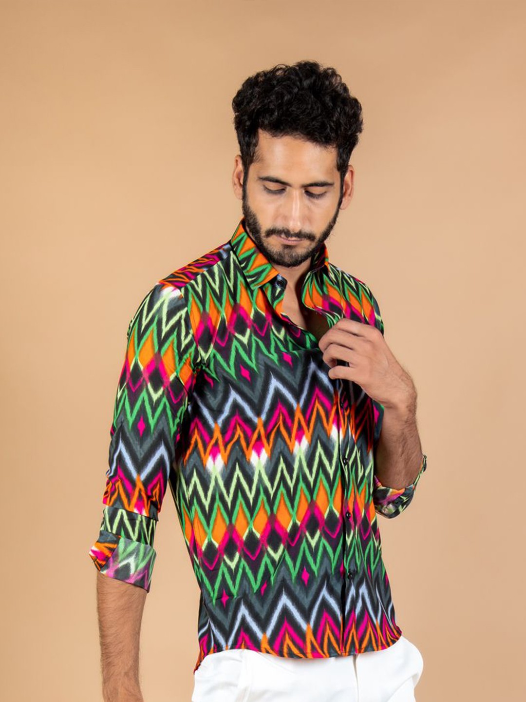 

Tistabene Men Standard Spread Collar Chevron Printed Crepe Casual Shirt, Green