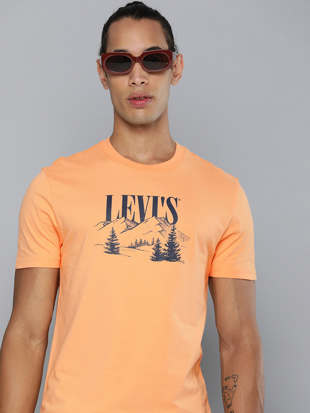 

Levis Men Brand Logo Printed Pure Cotton T-shirt, Peach