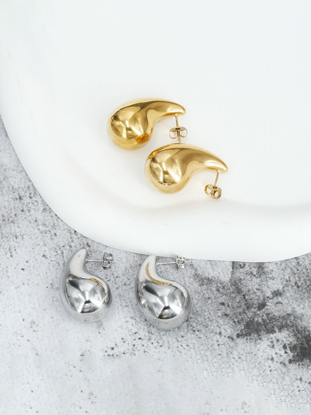 

KRENOZ Set Of 2 Teardrop Shaped Studs, Gold