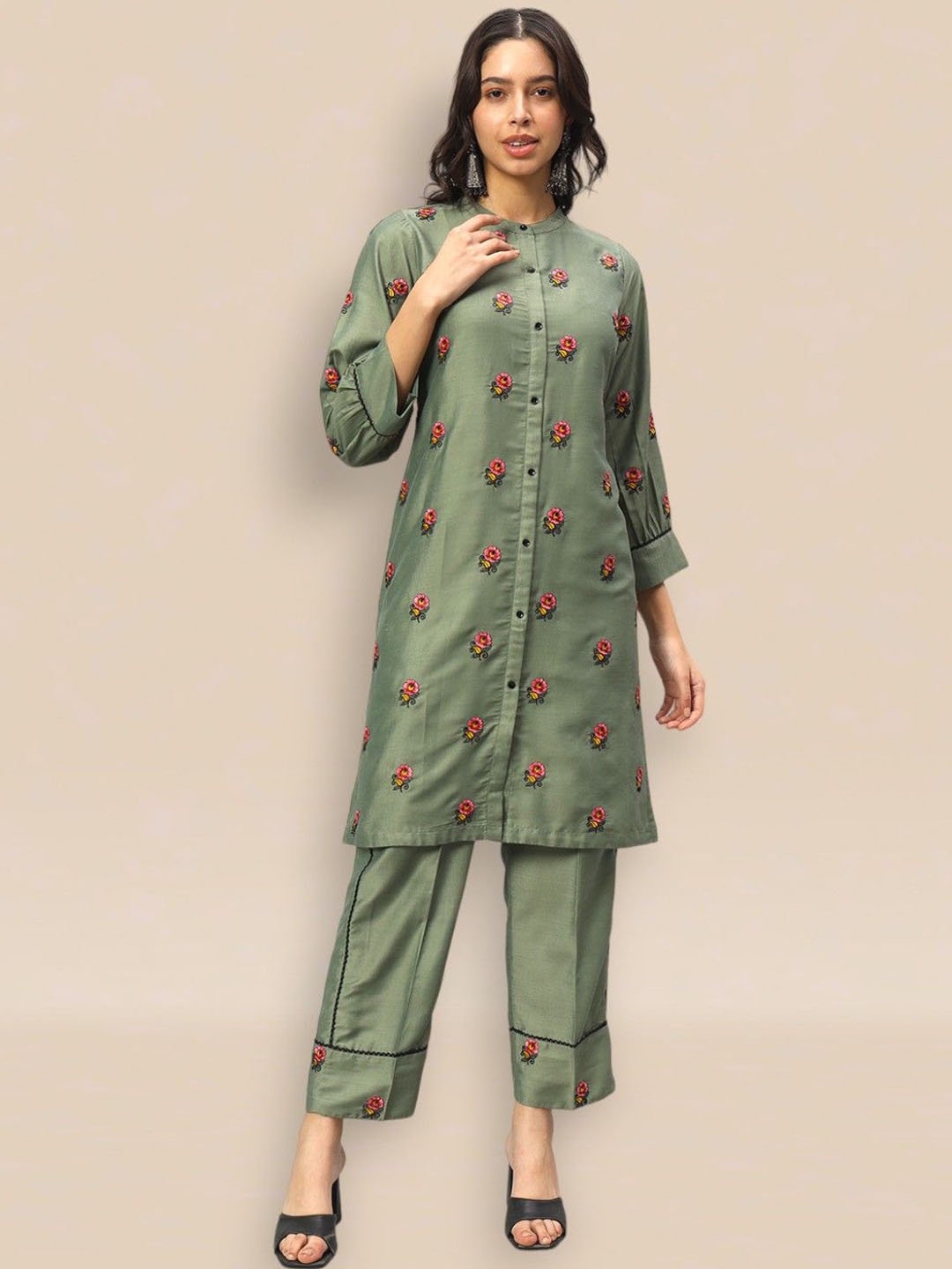 

Growish Floral Embroidered Mandarin Collar Tunic With Trousers, Green