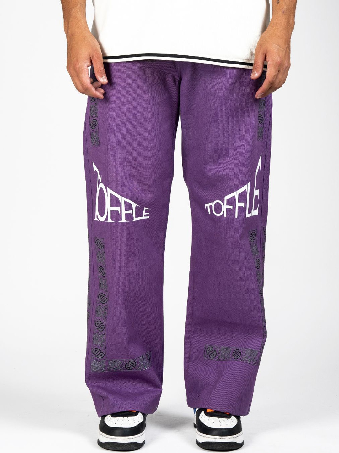 

TOFFLE Unisex Straight Fit High-Rise Low Distress Jeans, Purple