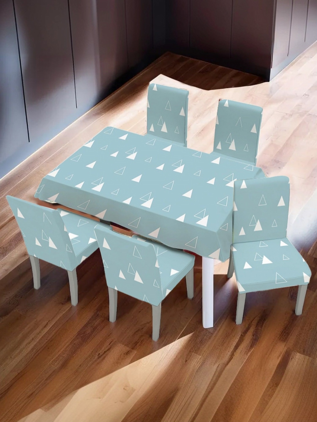 

UMAI Blue & White 7 Pieces Geometric Printed 6-Seater Chair Covers & Table Covers