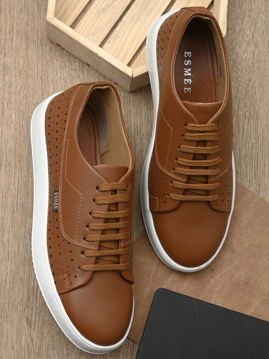 

ESMEE Men Synthetic Leather Sneakers, Tan