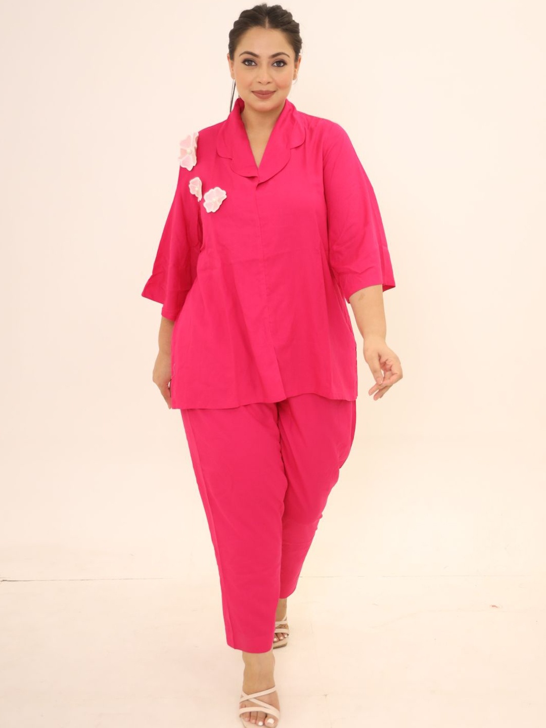 

Swadeshi Shringaar Floral Shirt Collar Top With Trousers, Fuchsia