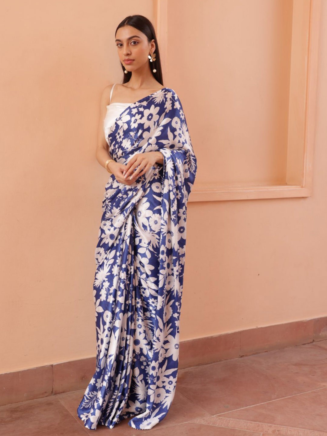 

Panzora Women Floral Printed Saree, Blue