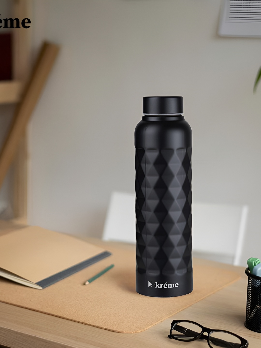 

Kreme Black & White Textured Stainless Steel Single Wall Vacuum Water Bottle 1ltr