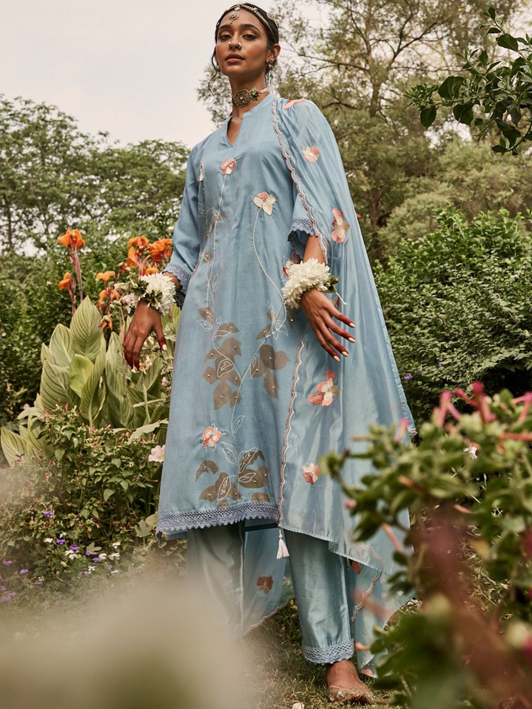 

HEEPOSH Floral Embroidered Thread Work Straight Kurta With Trousers & Dupatta, Blue