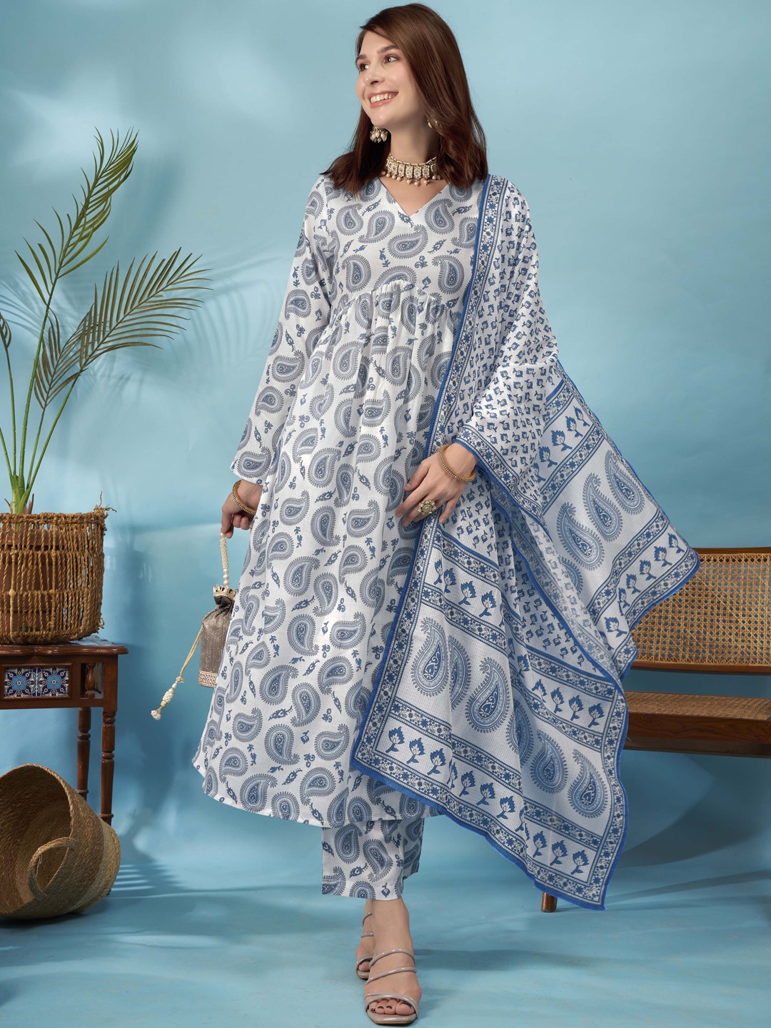 

Anouk Rustic Paisley Printed Regular V-Neck Viscose Rayon Kurta with Trousers With Dupatta, White