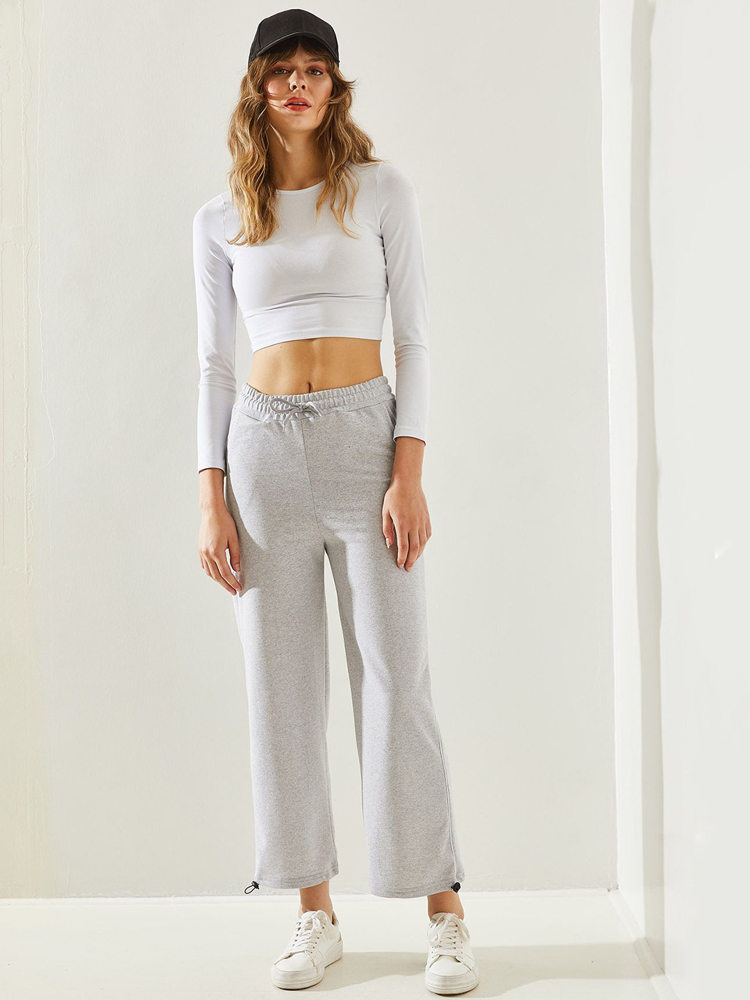 

BIANCO LUCCI Women Mid Rise Track Pant, Grey