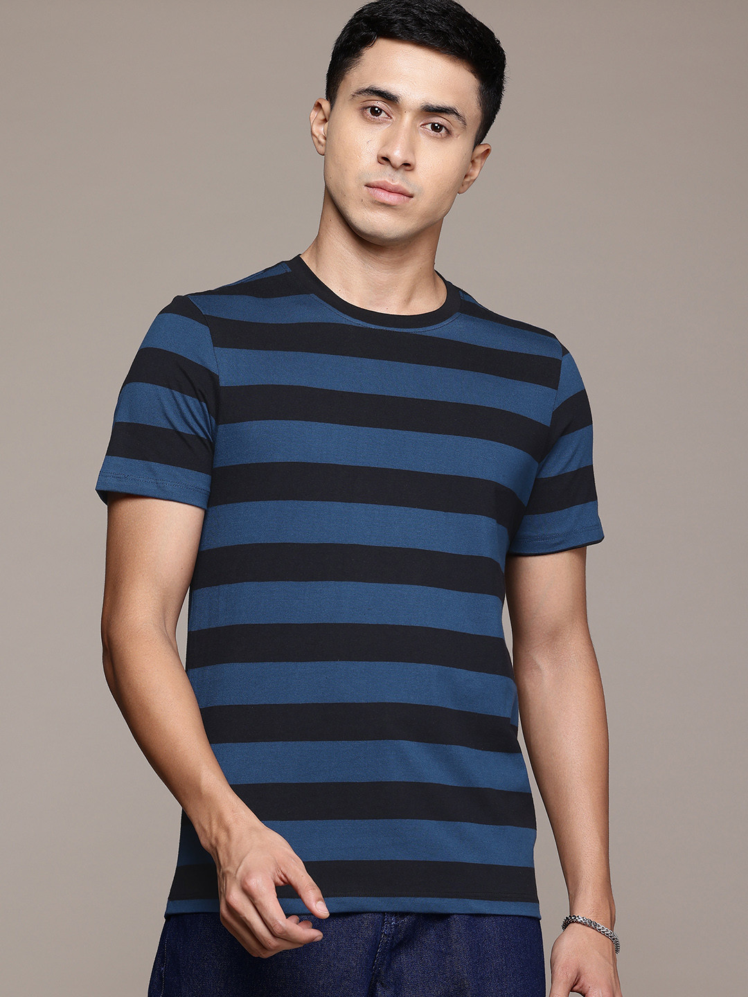 

The Roadster Lifestyle Co. Men Striped T-shirt, Navy blue
