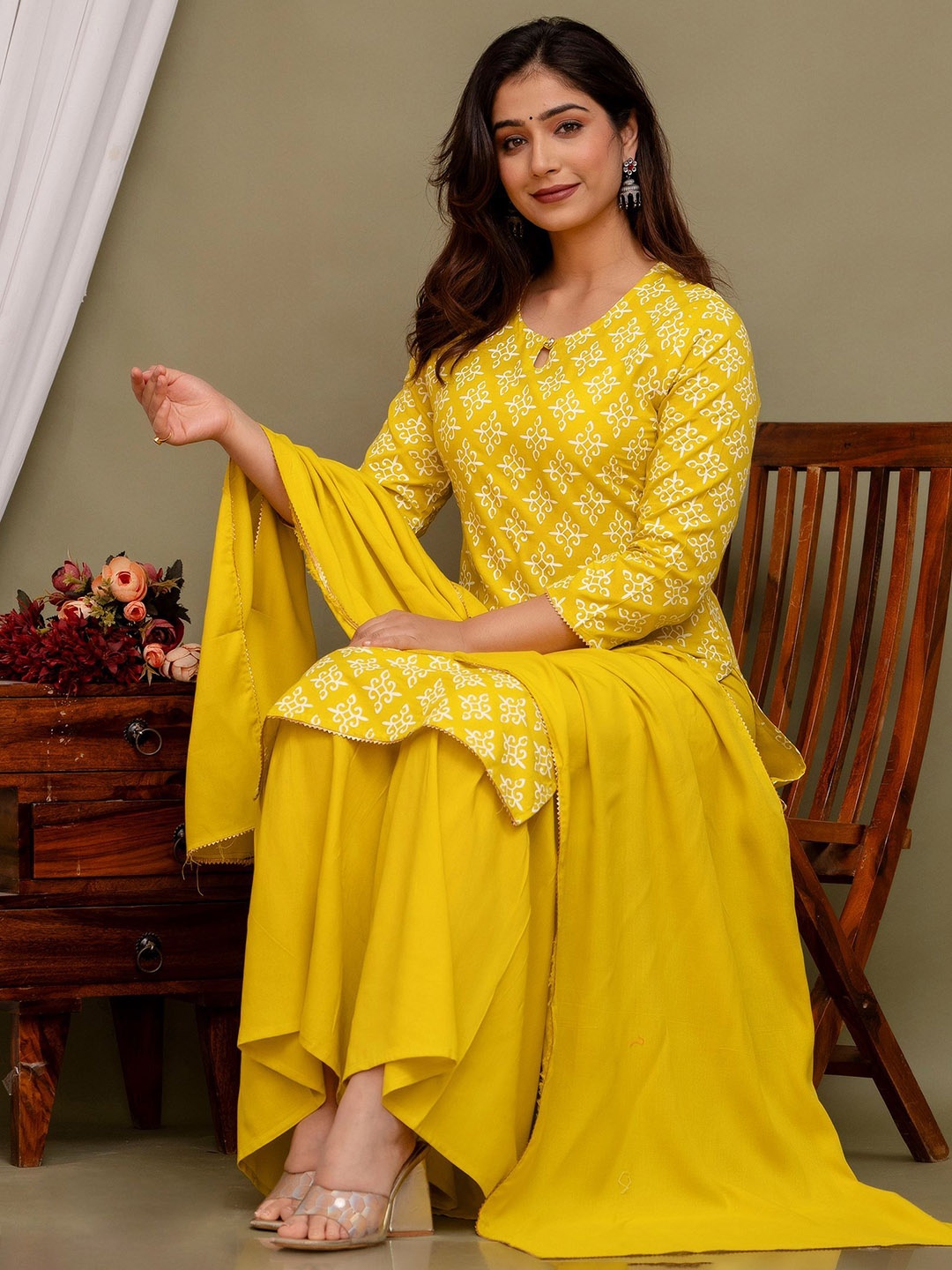 

JAYLEEN Ethnic Motifs Printed Regular Kurta With Sharara & Dupatta, Yellow