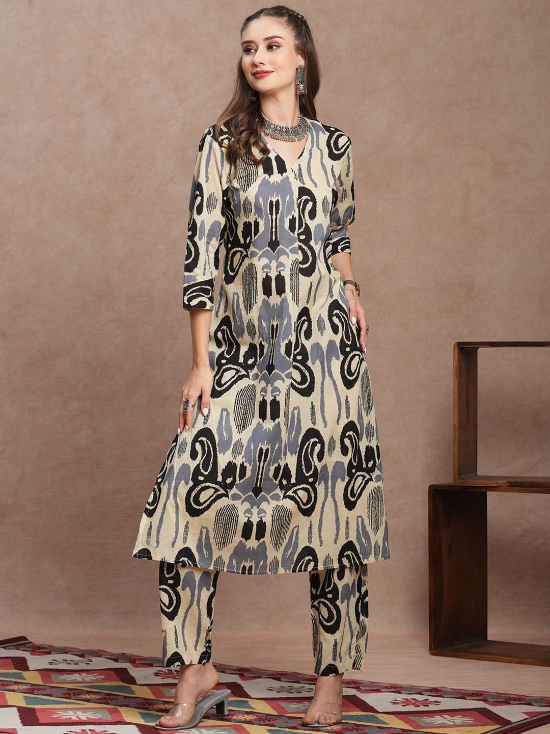 

FASHOR Ethnic Motifs Ikat Printed A-Line Tunic With Trouser, Cream