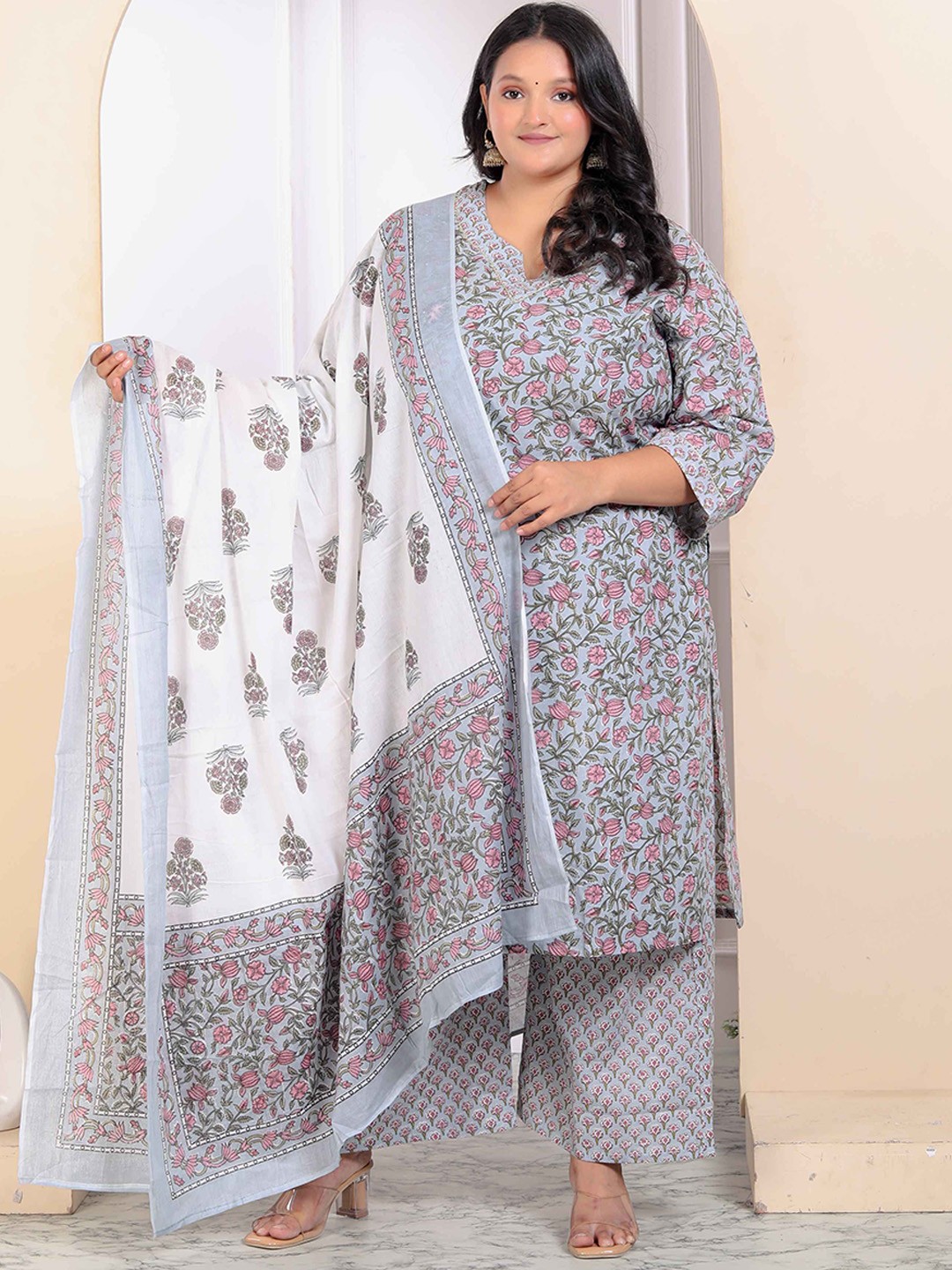 

MIRAVAN Plus Size Floral Printed Pure Cotton Straight Kurta With Palazzos & Dupatta, Blue